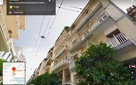 Pretty Rooms In Gold And Blue Apartment In Safe Central Area